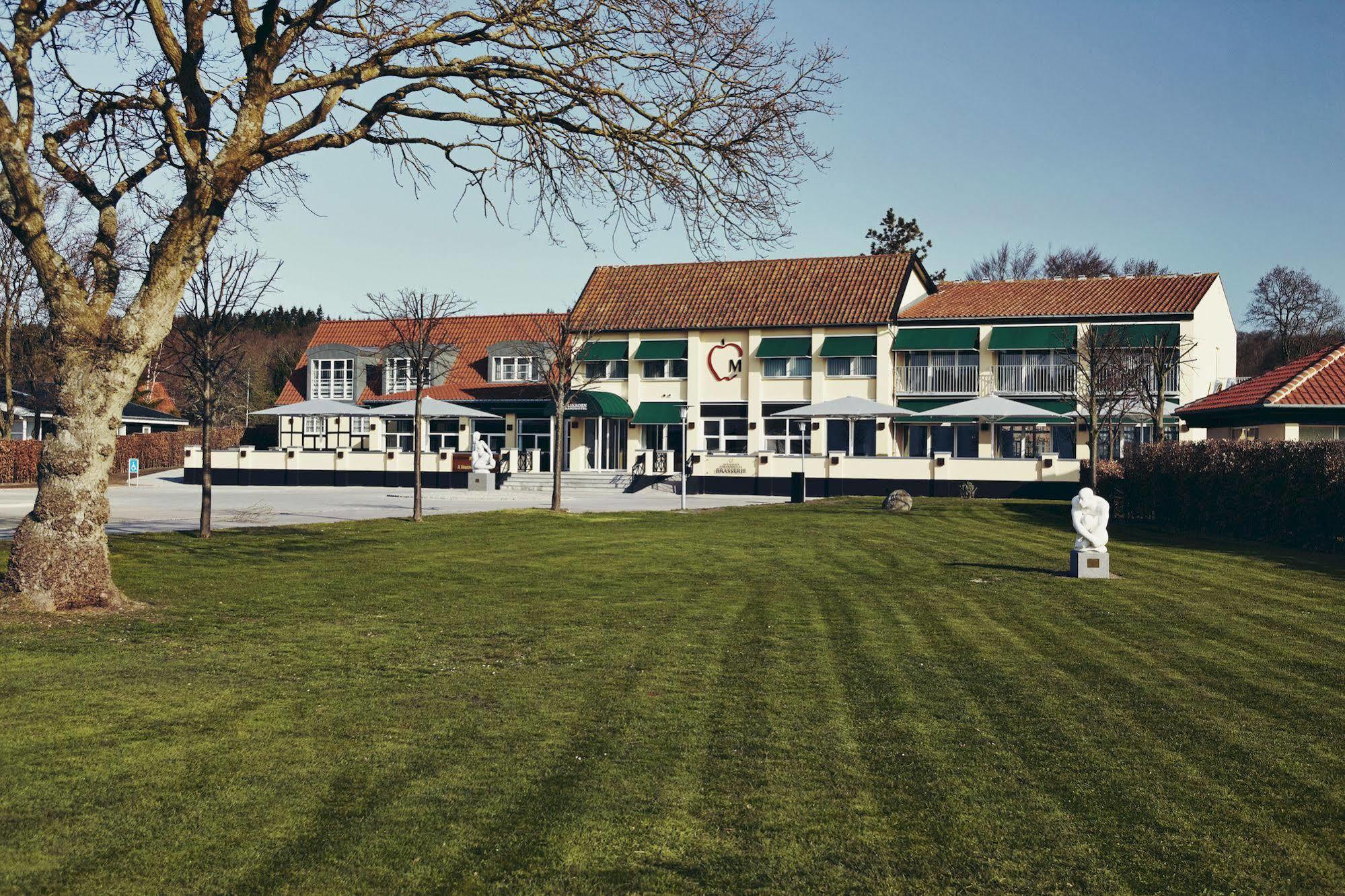 Molskroen Strandhotel Ebeltoft Exterior photo