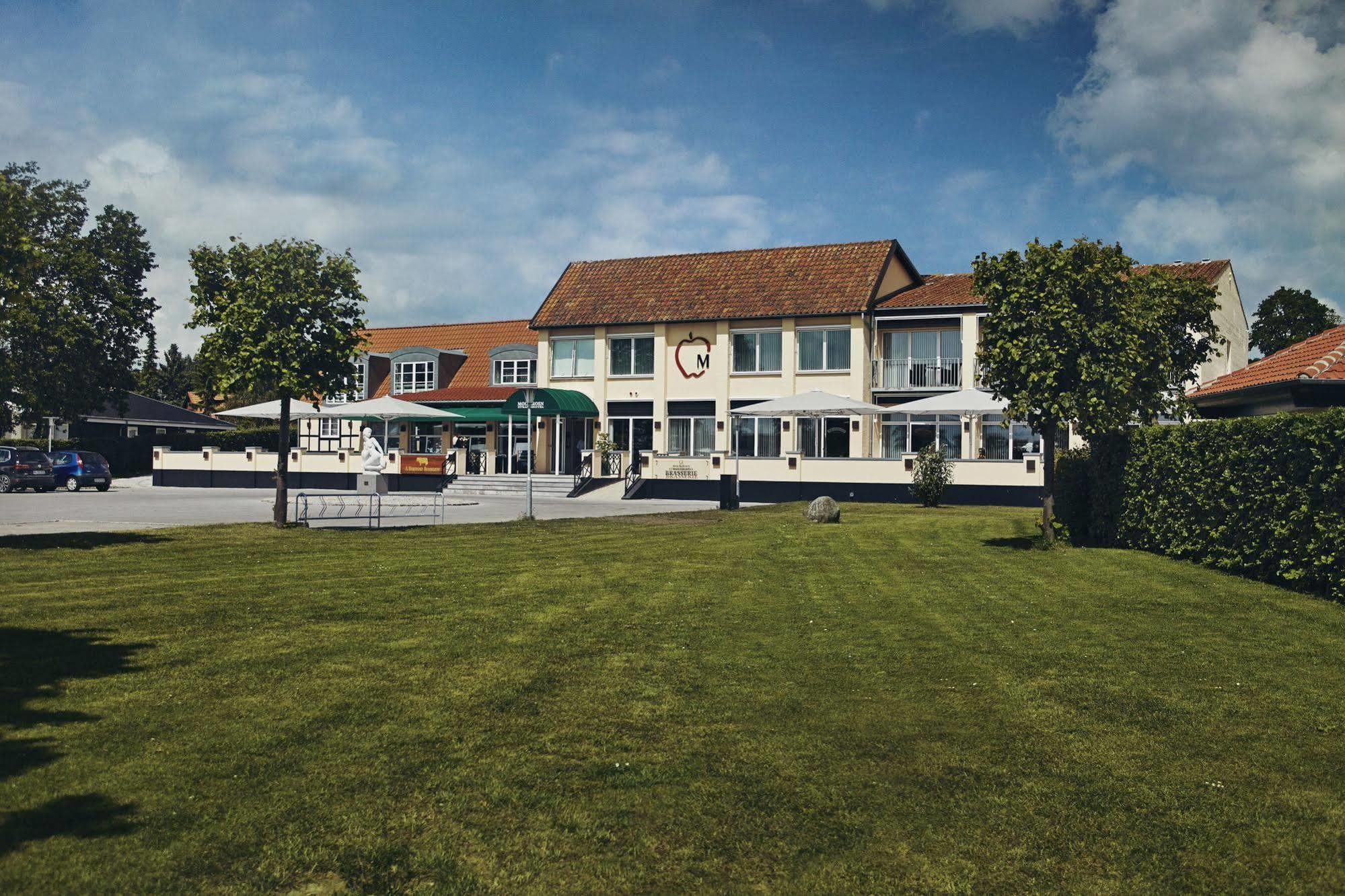 Molskroen Strandhotel Ebeltoft Exterior photo